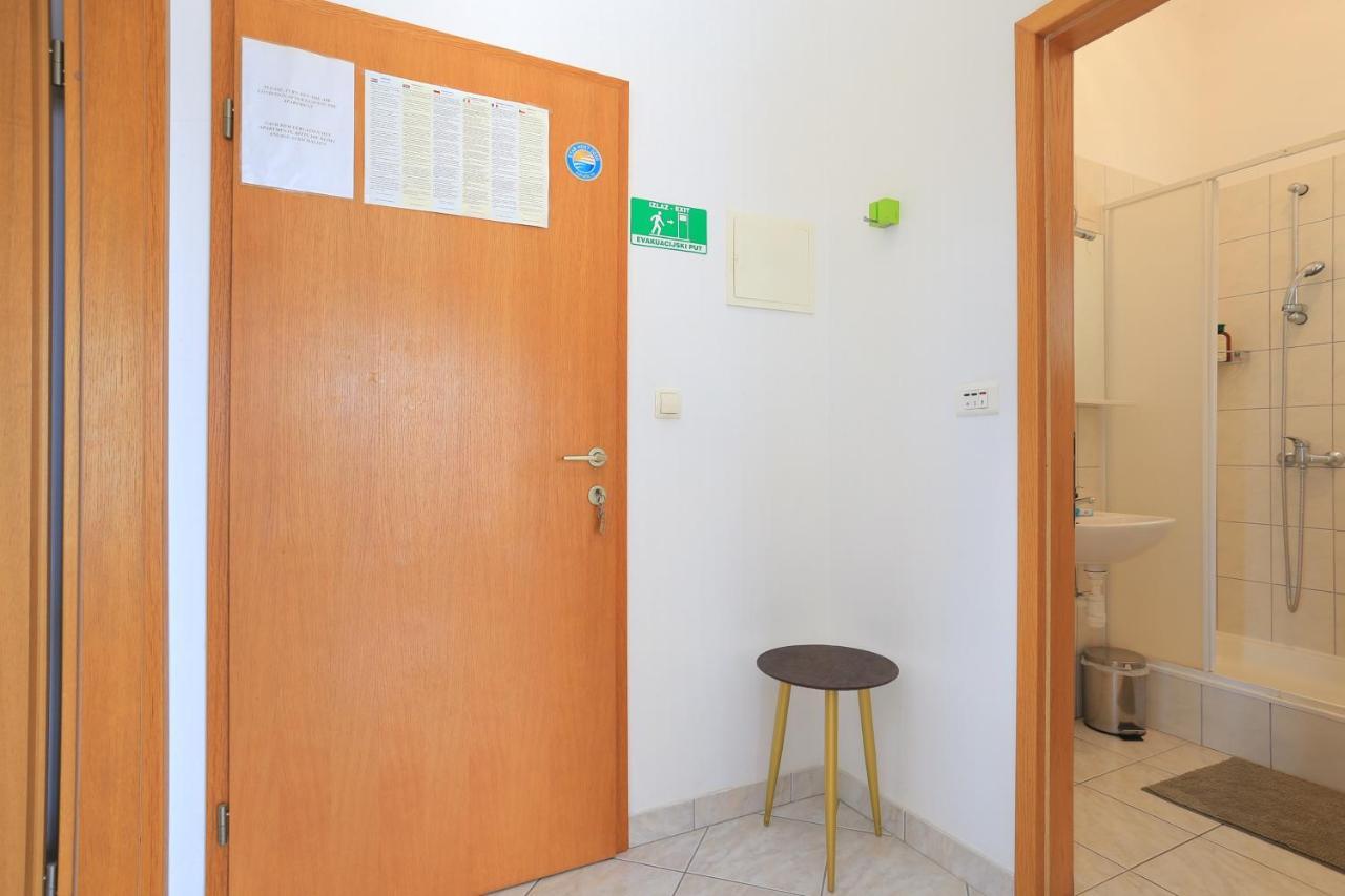 Apartments With A Parking Space Sumpetar, Omis - 11798 Jesenice  Extérieur photo