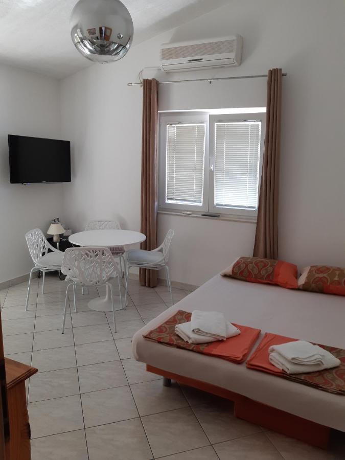 Apartments With A Parking Space Sumpetar, Omis - 11798 Jesenice  Extérieur photo
